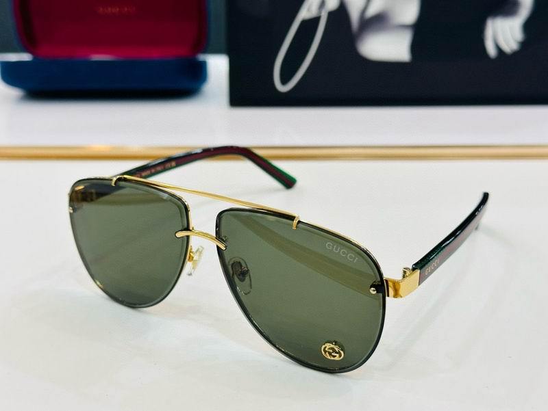 Gucci Sunglasses 896